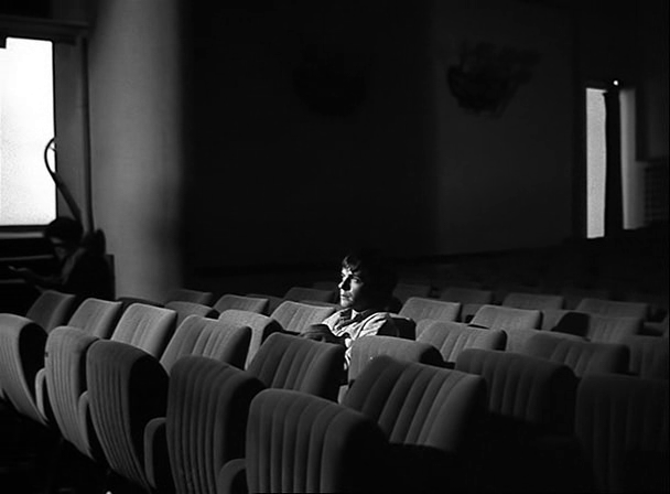 Un hombre que duerme