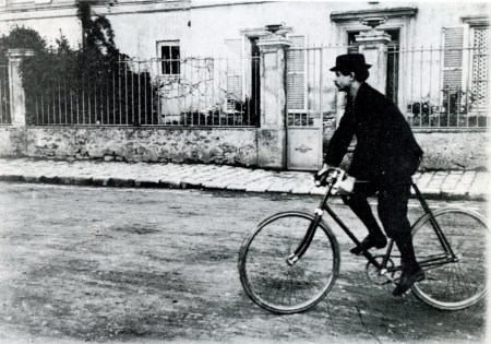 Alfred Jarry en bicicleta